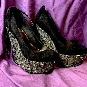 Size 6 wild pair black with lace and bling heel